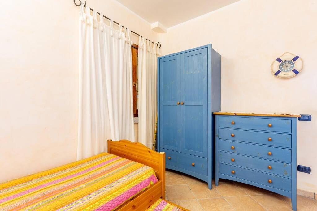 Apartment Pied Dans L'Eau Golfo Aranci Exteriör bild